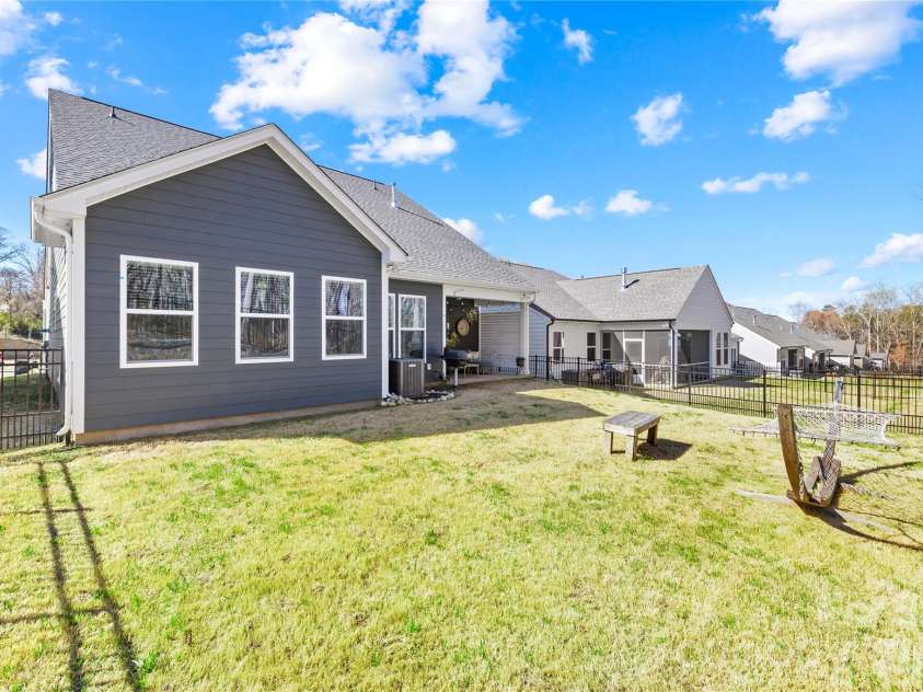142 Prestwick Way, Mooresville, NC 28115.  MLS# CAR4356627, YatesRealty ID 17099. 
