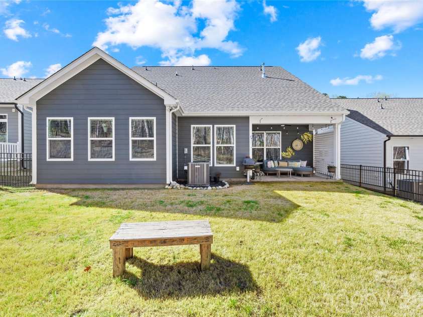 142 Prestwick Way, Mooresville, NC 28115.  MLS# CAR4356627, YatesRealty ID 17099. 