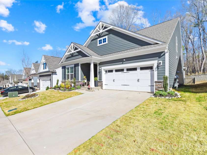 142 Prestwick Way, Mooresville, NC 28115.  MLS# CAR4356627, YatesRealty ID 17099. 