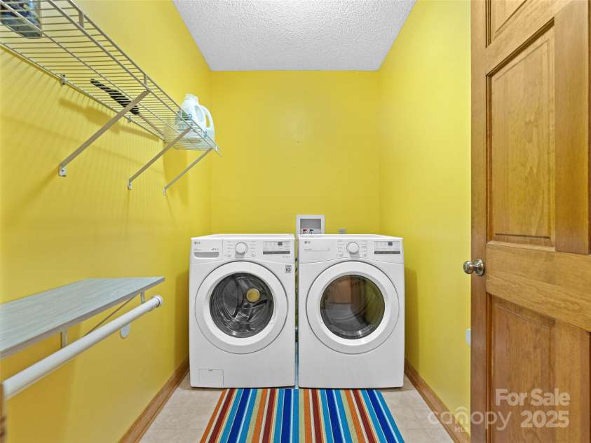 331 Thomas Road, Hendersonville, NC 28739.  MLS# CAR4303956, YatesRealty ID 17099. 