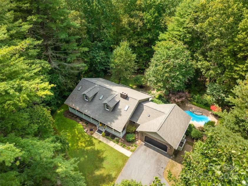 331 Thomas Road, Hendersonville, NC 28739.  MLS# CAR4303956, YatesRealty ID 17099. 