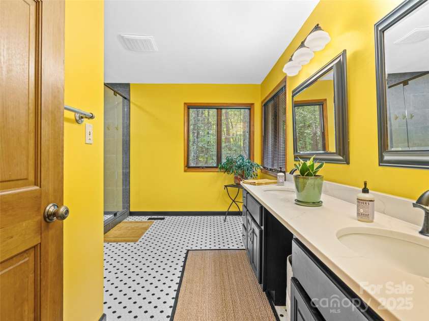 331 Thomas Road, Hendersonville, NC 28739.  MLS# CAR4303956, YatesRealty ID 17099. Expansive primary suite