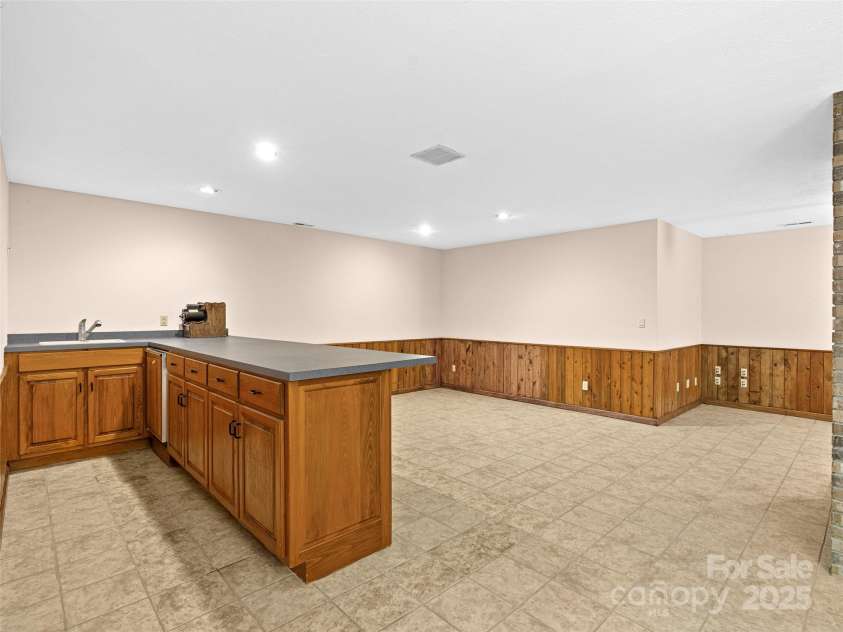 331 Thomas Road, Hendersonville, NC 28739.  MLS# CAR4303956, YatesRealty ID 17099. Great for entertaining!