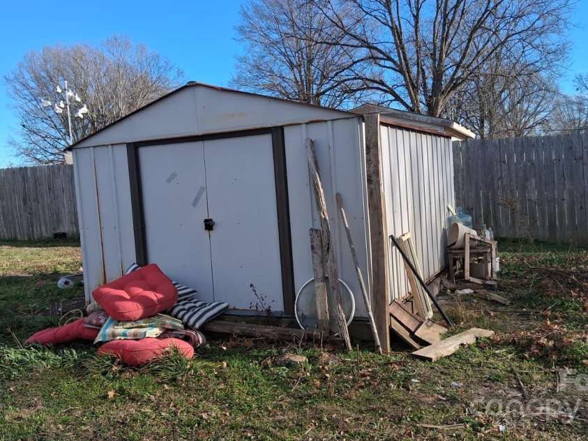 208 Panaview Drive, Gaffney, SC 29341.  MLS# CAR4332872, YatesRealty ID 1710. 