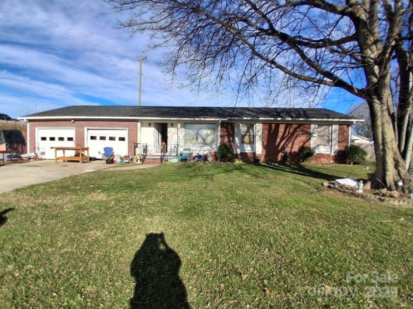 208 Panaview Drive, Gaffney, SC 29341.  MLS# CAR4332872, YatesRealty ID 1710. 