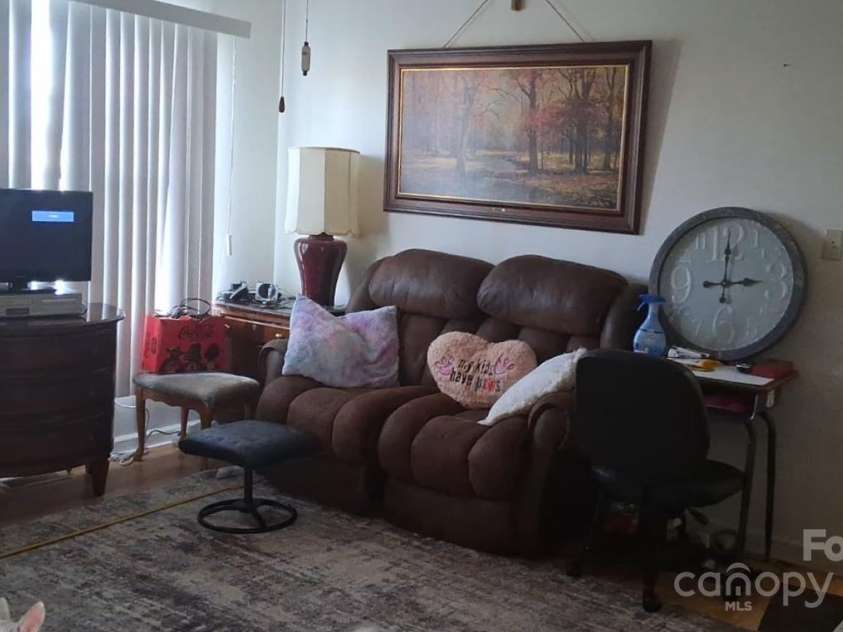 208 Panaview Drive, Gaffney, SC 29341.  MLS# CAR4332872, YatesRealty ID 1710. 