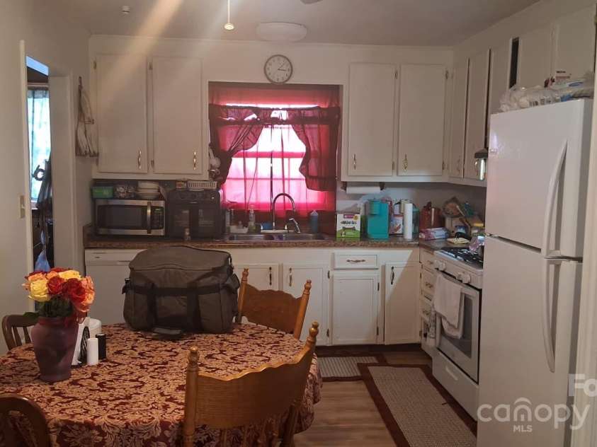 208 Panaview Drive, Gaffney, SC 29341.  MLS# CAR4332872, YatesRealty ID 1710. 