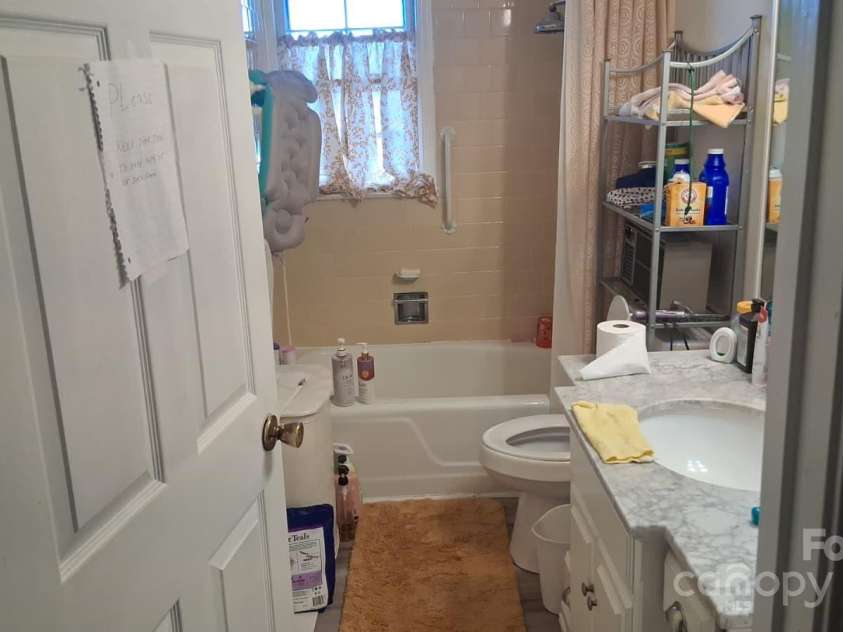 208 Panaview Drive, Gaffney, SC 29341.  MLS# CAR4332872, YatesRealty ID 1710. 