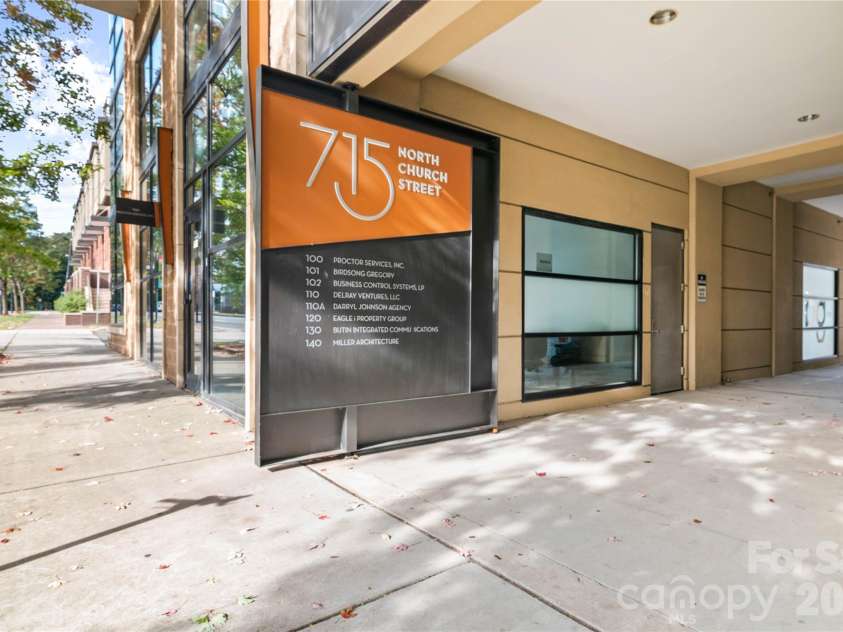 715 Church Street, Charlotte, NC 28202.  MLS# CAR4313109, YatesRealty ID 1710. Building Entrance