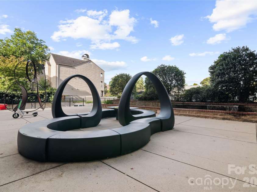 715 Church Street, Charlotte, NC 28202.  MLS# CAR4313109, YatesRealty ID 1710. Courtyard Area with Water feature