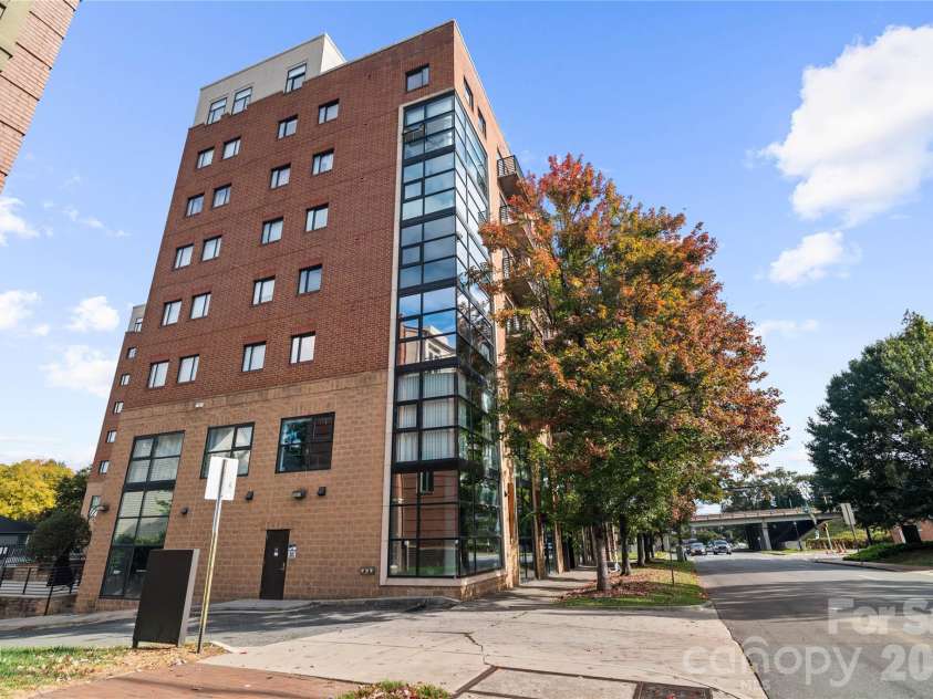 715 Church Street, Charlotte, NC 28202.  MLS# CAR4313109, YatesRealty ID 1710. Walkability to stadiums, dining, nightlife & entertainment 