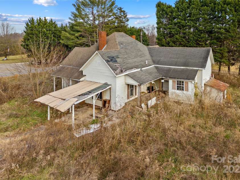 1091 Midway Road, Statesville, NC 28625.  MLS# CAR4332011, YatesRealty ID 17100. 