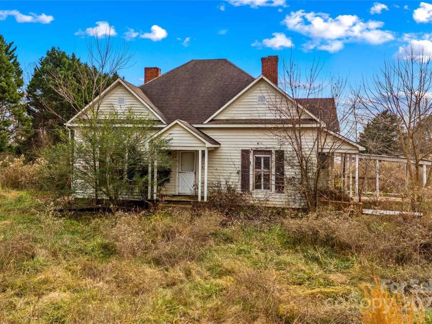 1091 Midway Road, Statesville, NC 28625.  MLS# CAR4332011, YatesRealty ID 17100. 