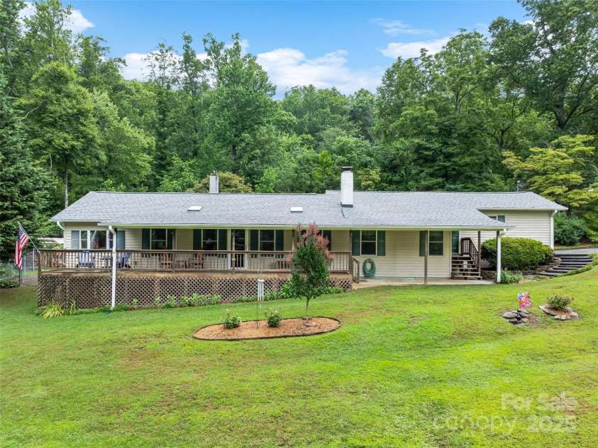 128 Summer Haven Road, Swannanoa, NC 28778.  MLS# CAR4253011, YatesRealty ID 17100. 