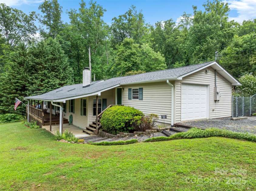 128 Summer Haven Road, Swannanoa, NC 28778.  MLS# CAR4253011, YatesRealty ID 17100. 