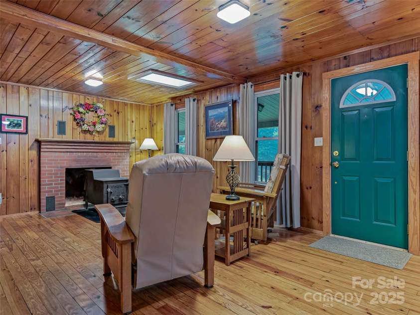 128 Summer Haven Road, Swannanoa, NC 28778.  MLS# CAR4253011, YatesRealty ID 17100. 