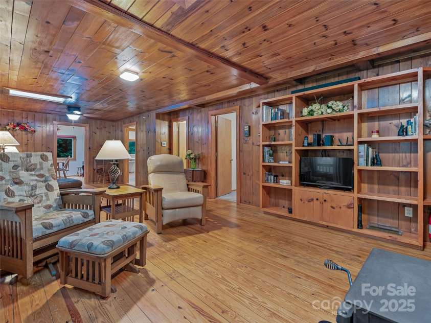 128 Summer Haven Road, Swannanoa, NC 28778.  MLS# CAR4253011, YatesRealty ID 17100. 