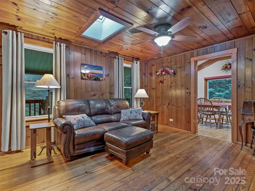 128 Summer Haven Road, Swannanoa, NC 28778.  MLS# CAR4253011, YatesRealty ID 17100. 