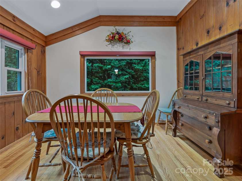 128 Summer Haven Road, Swannanoa, NC 28778.  MLS# CAR4253011, YatesRealty ID 17100. 