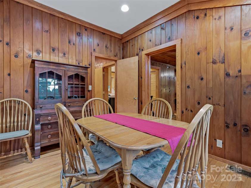 128 Summer Haven Road, Swannanoa, NC 28778.  MLS# CAR4253011, YatesRealty ID 17100. 