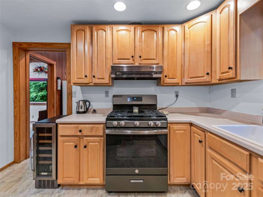 128 Summer Haven Road, Swannanoa, NC 28778.  MLS# CAR4253011, YatesRealty ID 17100. 