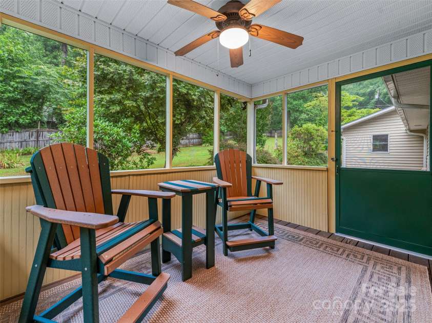128 Summer Haven Road, Swannanoa, NC 28778.  MLS# CAR4253011, YatesRealty ID 17100. 