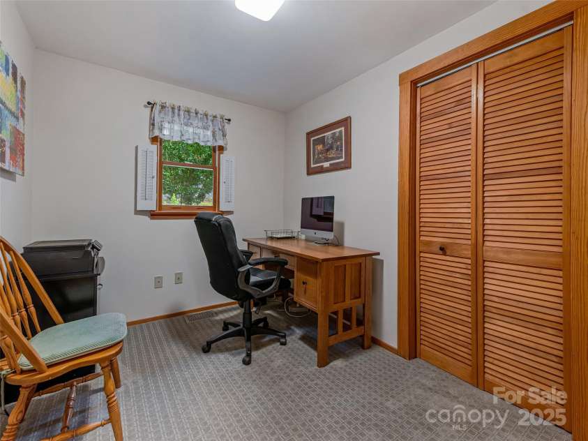 128 Summer Haven Road, Swannanoa, NC 28778.  MLS# CAR4253011, YatesRealty ID 17100. 