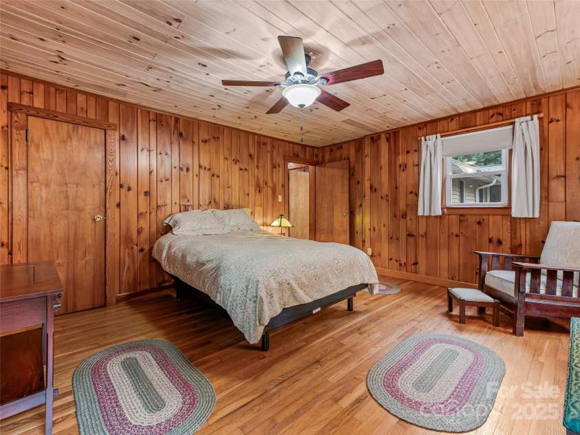 128 Summer Haven Road, Swannanoa, NC 28778.  MLS# CAR4253011, YatesRealty ID 17100. 