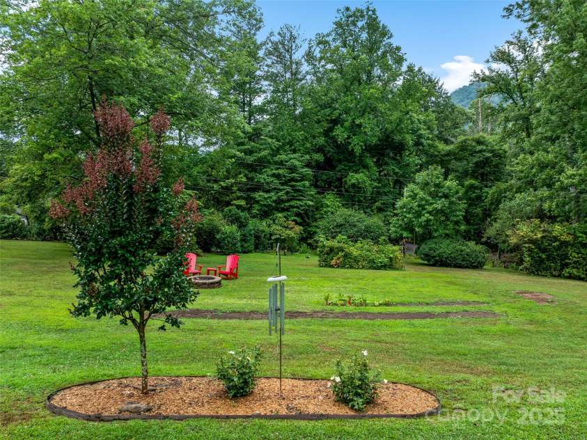 128 Summer Haven Road, Swannanoa, NC 28778.  MLS# CAR4253011, YatesRealty ID 17100. 