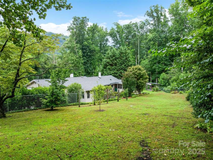 128 Summer Haven Road, Swannanoa, NC 28778.  MLS# CAR4253011, YatesRealty ID 17100. 