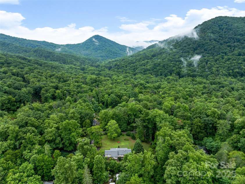 128 Summer Haven Road, Swannanoa, NC 28778.  MLS# CAR4253011, YatesRealty ID 17100. 
