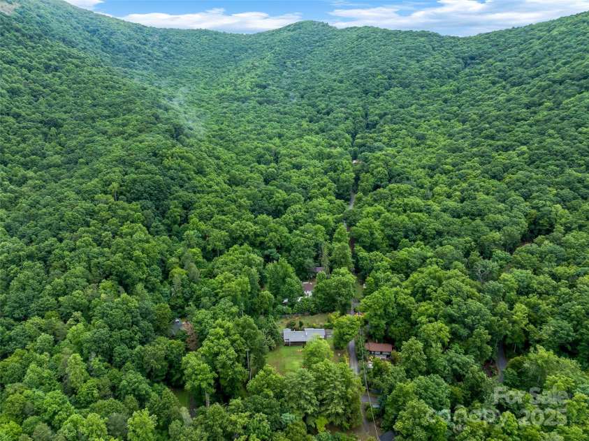 128 Summer Haven Road, Swannanoa, NC 28778.  MLS# CAR4253011, YatesRealty ID 17100. 