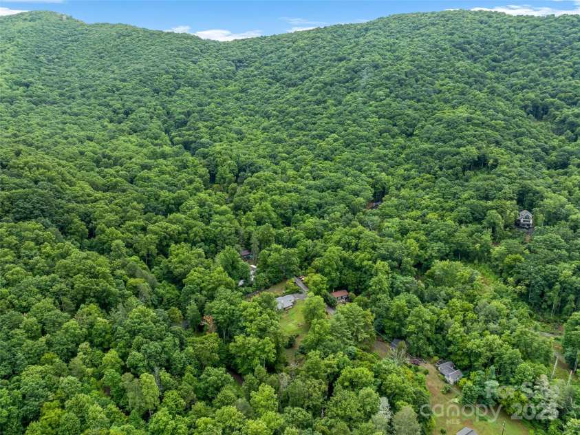 128 Summer Haven Road, Swannanoa, NC 28778.  MLS# CAR4253011, YatesRealty ID 17100. 