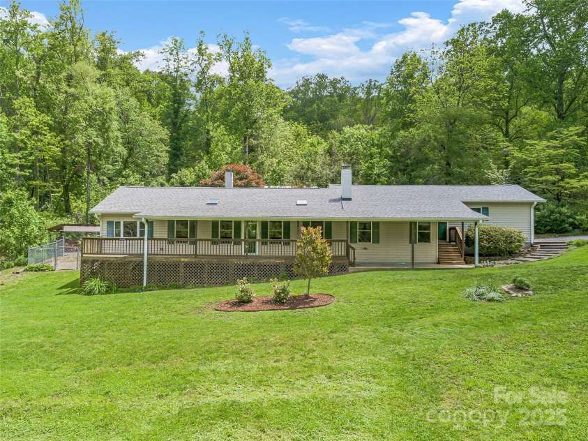 128 Summer Haven Road, Swannanoa, NC 28778.  MLS# CAR4253011, YatesRealty ID 17100. 