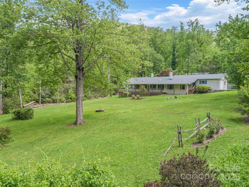 128 Summer Haven Road, Swannanoa, NC 28778.  MLS# CAR4253011, YatesRealty ID 17100. 