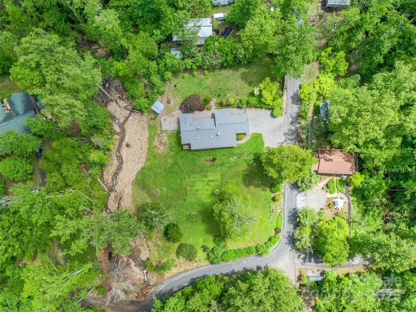128 Summer Haven Road, Swannanoa, NC 28778.  MLS# CAR4253011, YatesRealty ID 17100. 