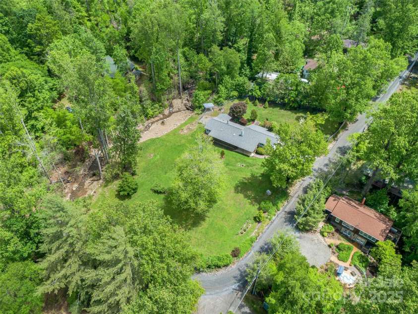 128 Summer Haven Road, Swannanoa, NC 28778.  MLS# CAR4253011, YatesRealty ID 17100. 