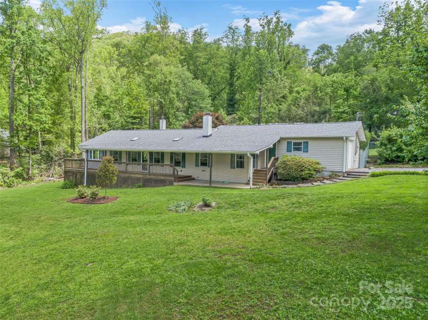 128 Summer Haven Road, Swannanoa, NC 28778.  MLS# CAR4253011, YatesRealty ID 17100. 