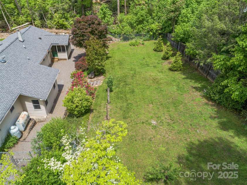128 Summer Haven Road, Swannanoa, NC 28778.  MLS# CAR4253011, YatesRealty ID 17100. 