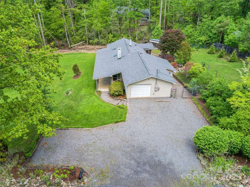 128 Summer Haven Road, Swannanoa, NC 28778.  MLS# CAR4253011, YatesRealty ID 17100. 