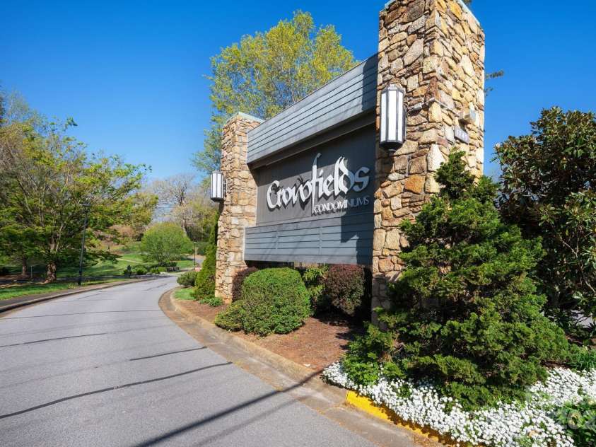 501 Crowfields Lane, Asheville, NC 28803.  MLS# CAR4246912, YatesRealty ID 17101. Entrance to Crowfields