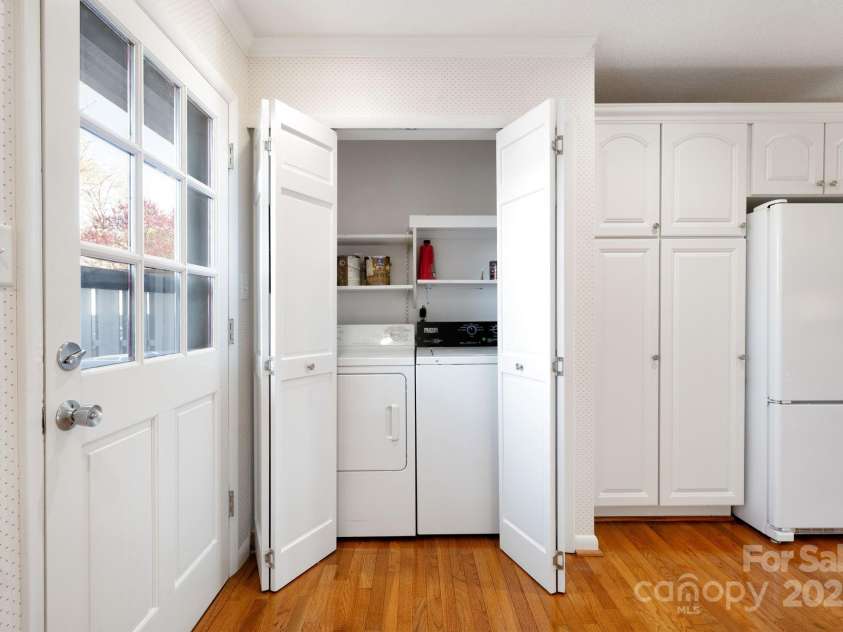501 Crowfields Lane, Asheville, NC 28803.  MLS# CAR4246912, YatesRealty ID 17101. Laundry Adjacent to Kitchen