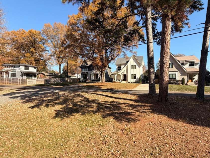 828 Tennyson Drive, Charlotte, NC 28208.  MLS# CAR4315838, YatesRealty ID 17101. 