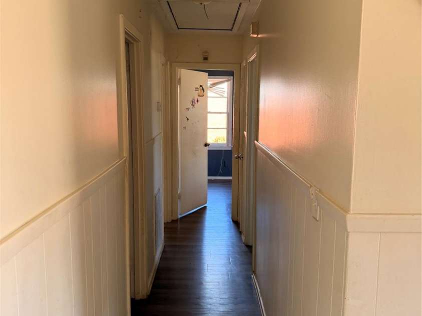 828 Tennyson Drive, Charlotte, NC 28208.  MLS# CAR4315838, YatesRealty ID 17101. Hallway