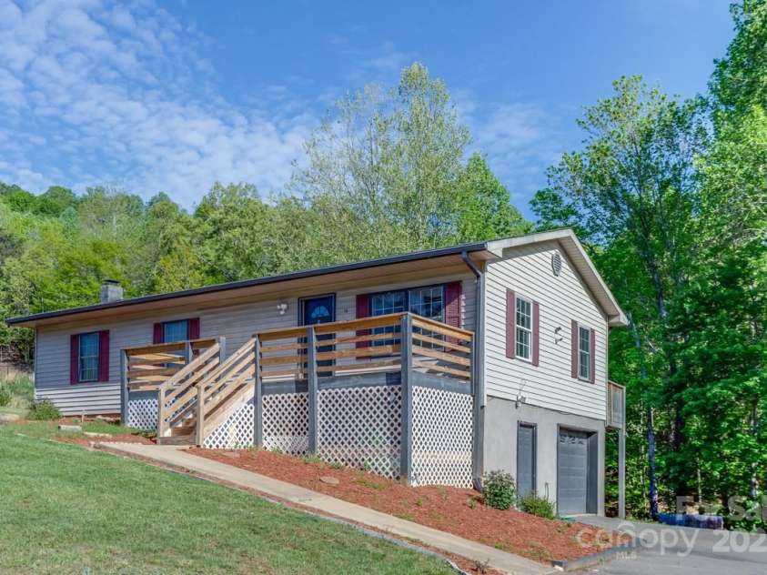 54 Mcintosh Lane, Candler, NC 28715.  MLS# CAR4253085, YatesRealty ID 17102. 