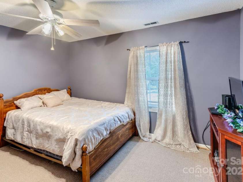 54 Mcintosh Lane, Candler, NC 28715.  MLS# CAR4253085, YatesRealty ID 17102. 