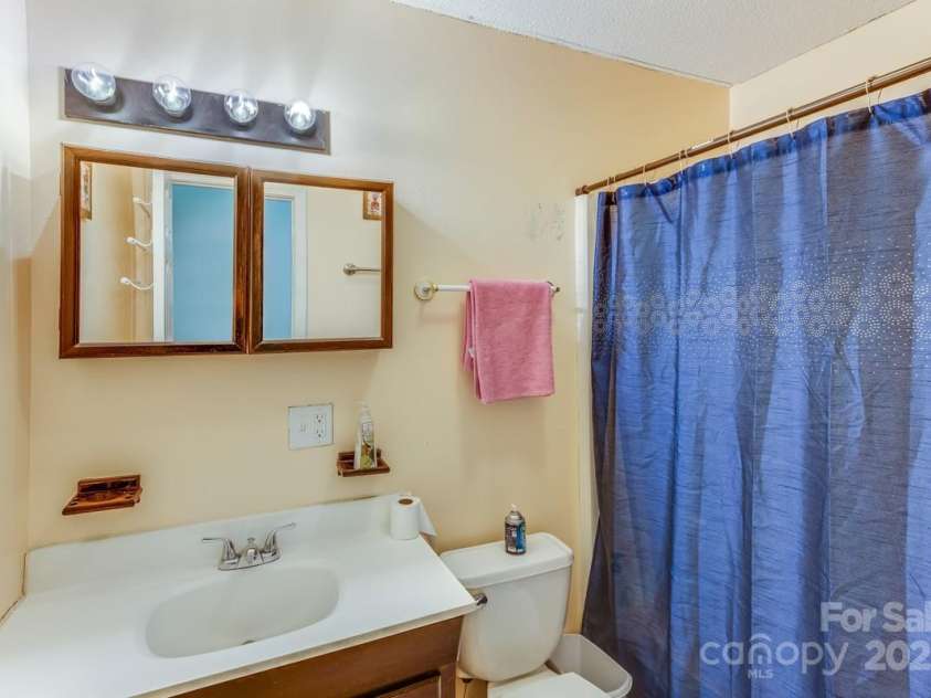 54 Mcintosh Lane, Candler, NC 28715.  MLS# CAR4253085, YatesRealty ID 17102. 