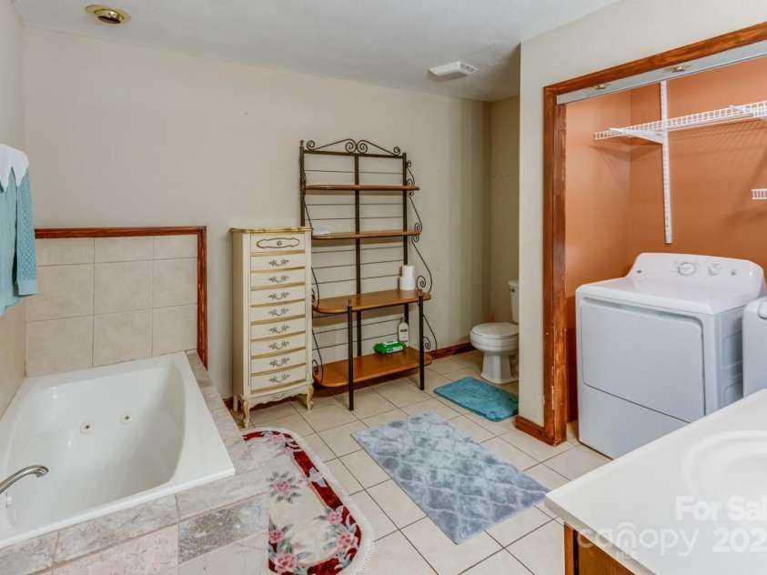 54 Mcintosh Lane, Candler, NC 28715.  MLS# CAR4253085, YatesRealty ID 17102. 