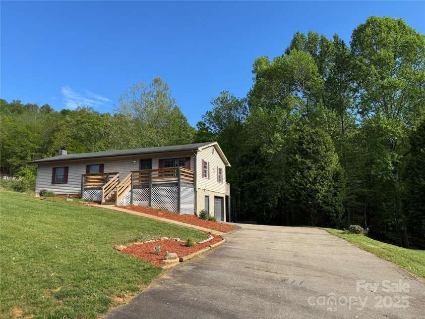 54 Mcintosh Lane, Candler, NC 28715.  MLS# CAR4253085, YatesRealty ID 17102. 