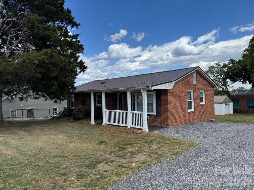 203 Laurel Street, Valdese, NC 28690.  MLS# CAR4371951, YatesRealty ID 17104. 